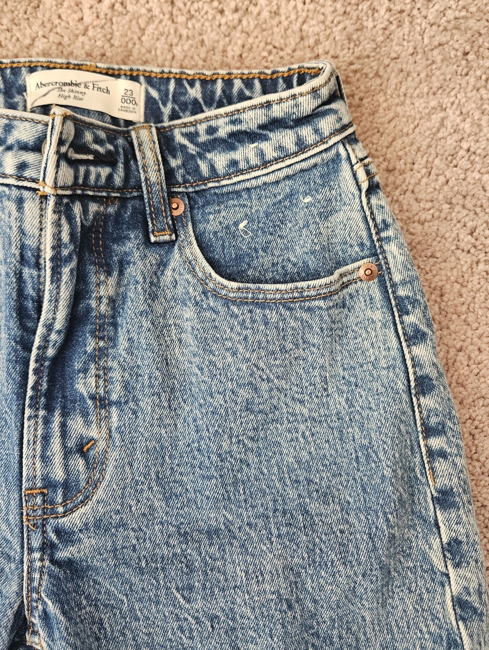 Abercrombie & Fitch The Skinny High Rise 23/000 Curve Love Jeans Distress Denim